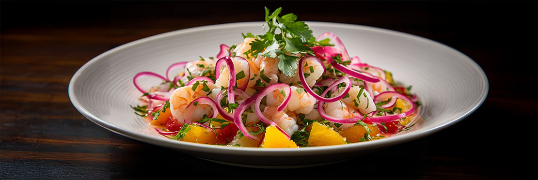 Ceviche de camarón
Muy típico de la zona de San Blas, se elabora con camarón seco, zanahoria, pepino, chile serrano, cebolla y jugo de limón. Se sirve generalmente en tostadas con aguacate.