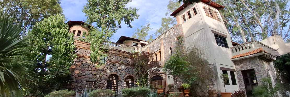 Fachada de la hotelería y renta de eventos Quita Pichón en Tepic Nayarit.